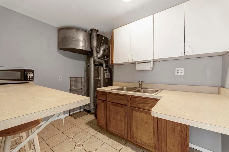 More Photos Of 7969 Richardson Rd, West Bloomfield Office Residential For Sale