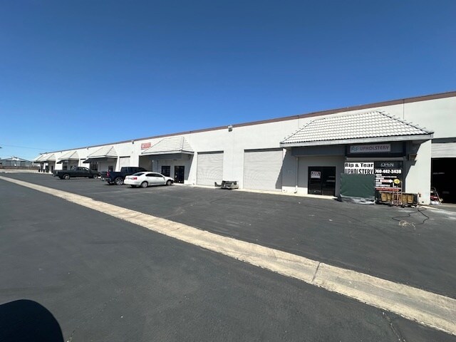 Primary Photo Of 17250 Lemon St, Hesperia Warehouse For Lease