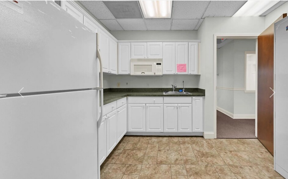 More Photos Of 90 Grove St, Ridgefield Medical For Sale