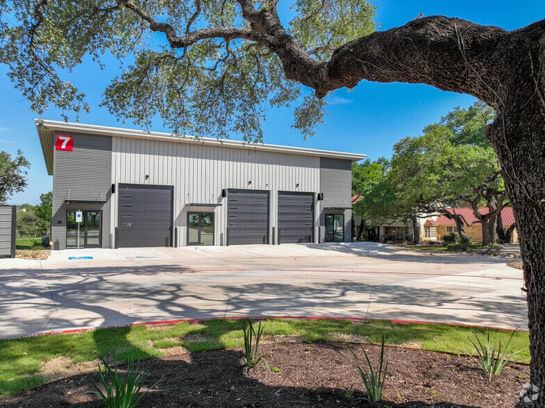 More Photos Of 113 Cantera, Georgetown Light Distribution For Lease