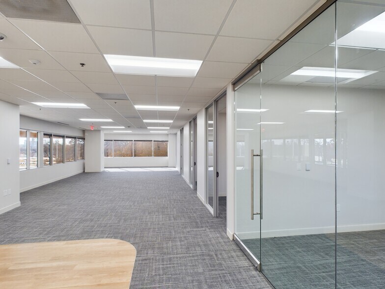 More Photos Of 2301 E Lamar Blvd, Arlington Unknown For Lease