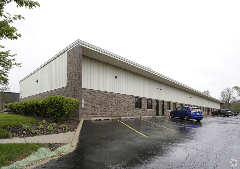 Primary Photo Of 901-915 Atlantic Dr, West Chicago Light Distribution For Lease