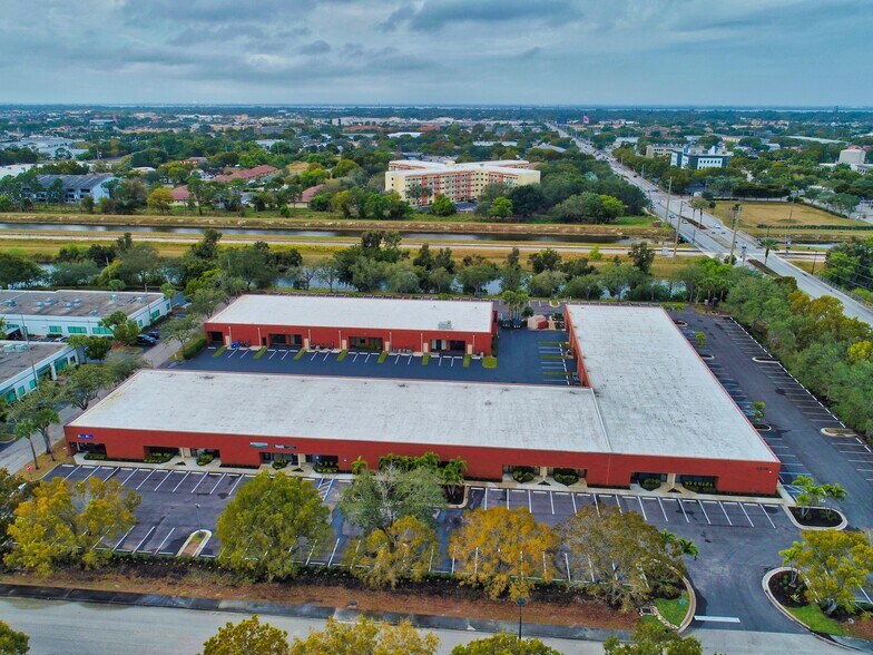 More Photos Of 2830 Winkler Ave, Fort Myers Office Residential For Lease