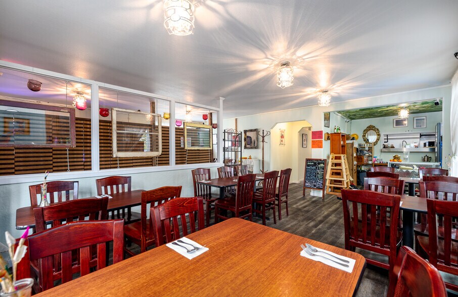 More Photos Of 4660 SE Highway 101, Lincoln City Restaurant For Sale