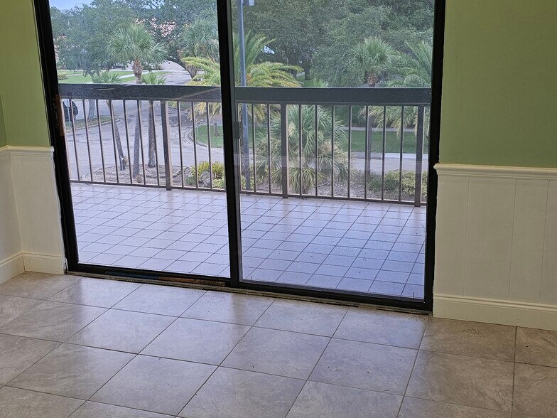 More Photos Of 2210 S Front St, Melbourne Office For Lease