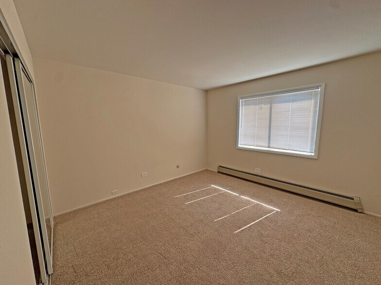 More Photos Of 539 W 61st St, Westmont Apartments For Sale