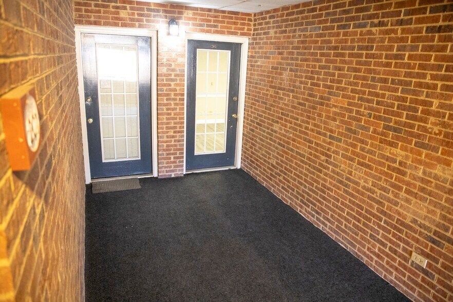 More Photos Of 425 E Crossville Rd, Roswell Office For Sale