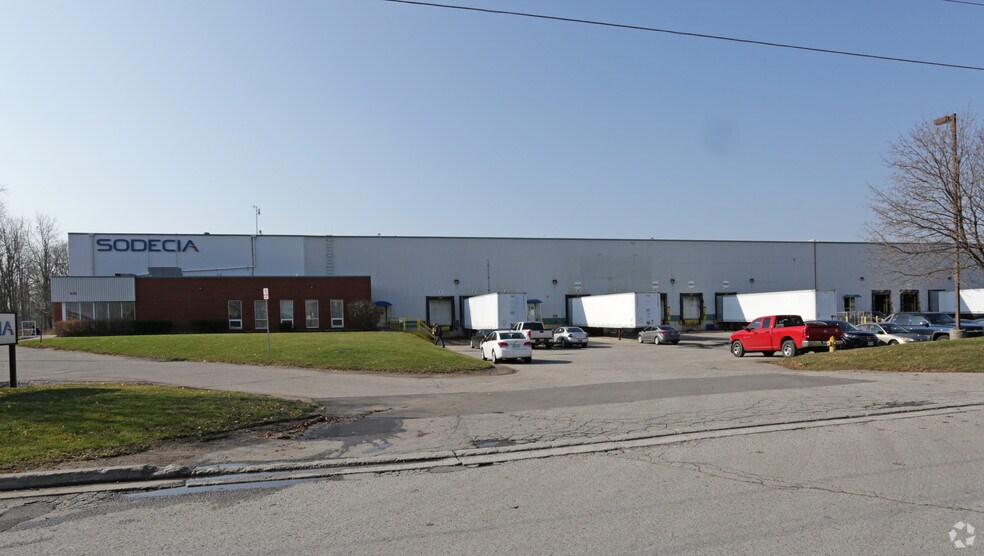 More Photos Of 425 Sovereign Rd, London Warehouse For Lease
