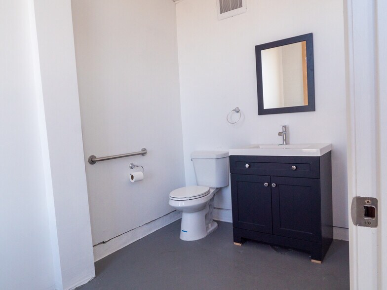 More Photos Of 1400-1404 Gratiot Ave, Detroit Office For Lease