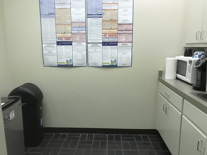 More Photos Of 876 Montreal Rd, Clarkston Warehouse For Lease