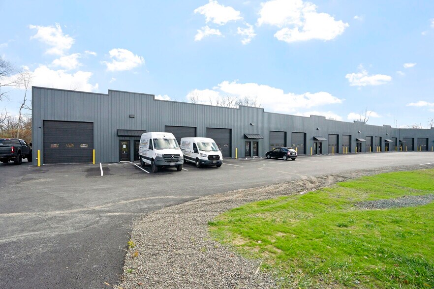 More Photos Of 46 Maple Ave, Schenectady Warehouse For Lease