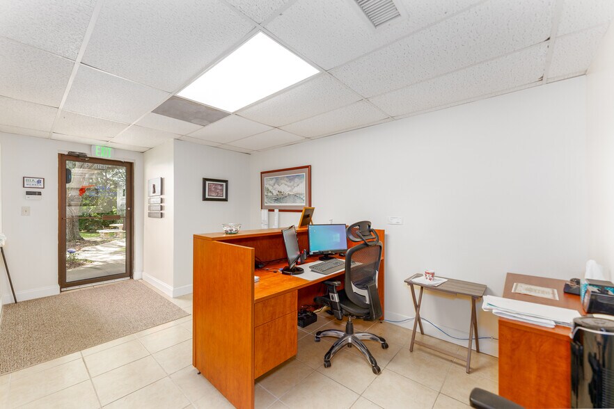 More Photos Of 31 Sarasota Center Blvd, Sarasota Office For Sale