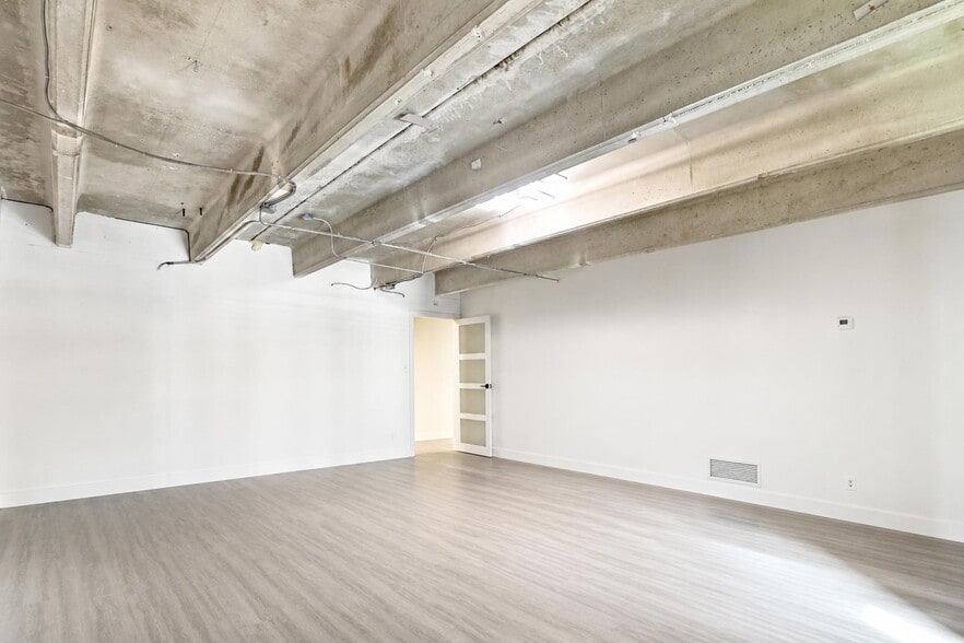 More Photos Of 1209 Gateway Rdg, Lake Park Warehouse For Sale