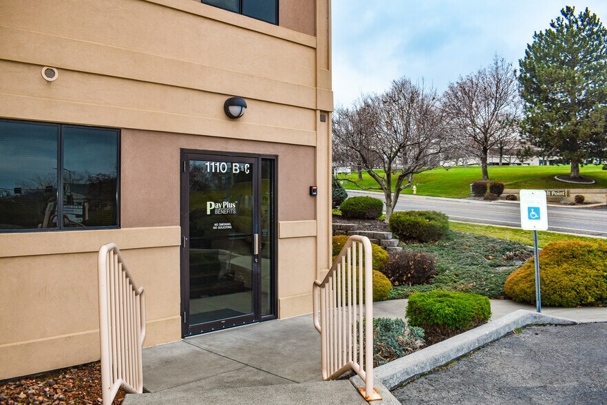 More Photos Of 1110 N Center Pky, Kennewick Office For Lease