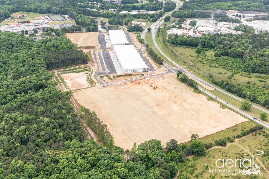 More Photos Of Greenway Commerce Center, Tyrone Unknown For Lease