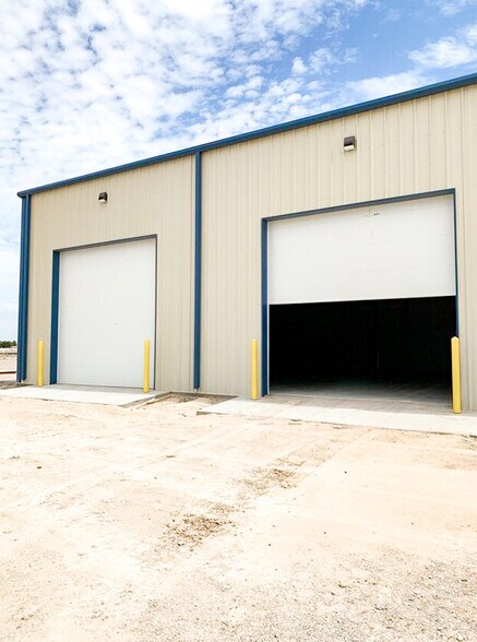 More Photos Of 2277 Ocotillo Dr, Pecos Warehouse For Lease