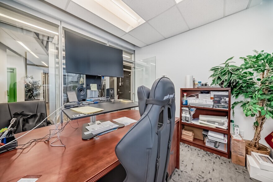 More Photos Of 9040-9058 22nd Ave SW, Edmonton Showroom For Sale