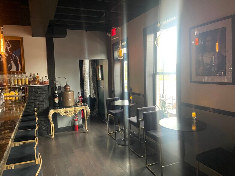 More Photos Of 491 S 4th St, Columbus Restaurant For Lease