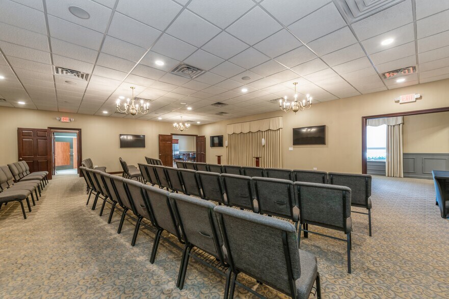 More Photos Of 1745 S Eastwood Dr, Woodstock Bank For Sale