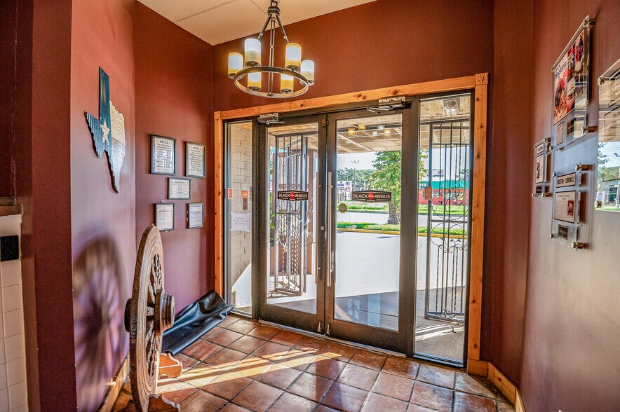 More Photos Of 3301 Cypress Creek Pky, Houston Restaurant For Lease