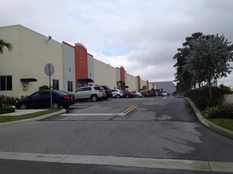 More Photos Of 13431-13453 NW 19th Ln, Miami Warehouse For Lease