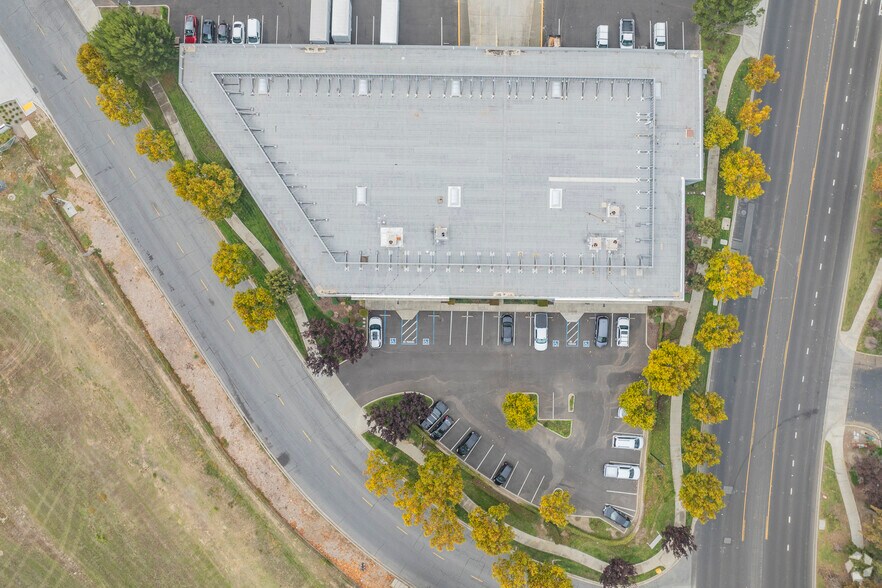 More Photos Of 7300 Central Ave, Newark Warehouse For Lease