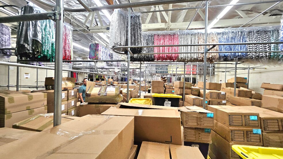 More Photos Of 929 E 14th St, Los Angeles Warehouse For Lease