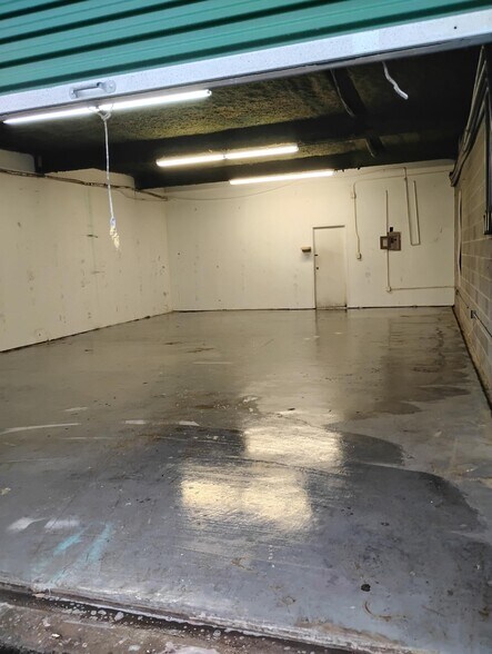 More Photos Of 111 Tibet Ave, Savannah Self Storage For Lease