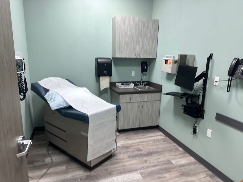 More Photos Of 1661 Eastchase Pkwy, Fort Worth Medical For Lease
