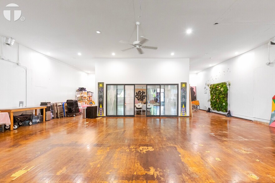 More Photos Of 2572 21st St, Sacramento Freestanding For Lease