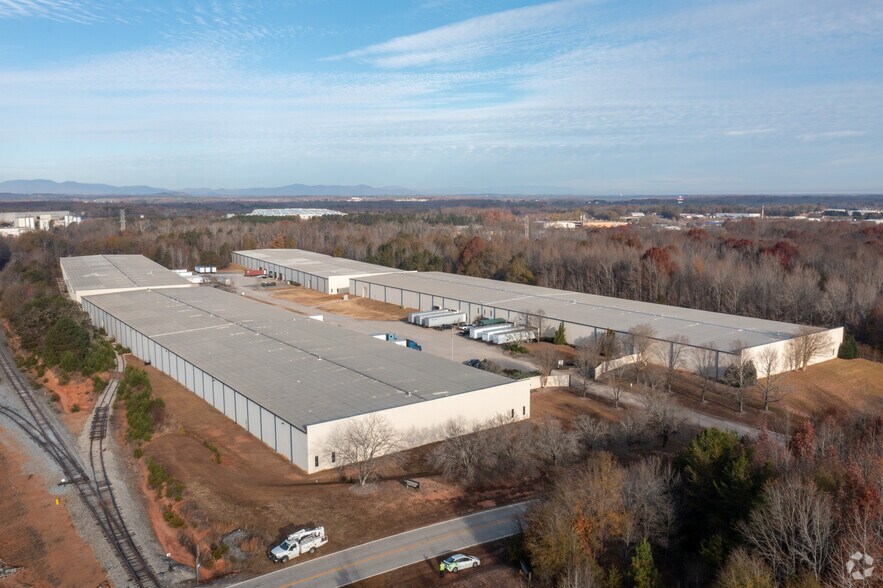 More Photos Of 160 National Ave, Spartanburg Warehouse For Lease