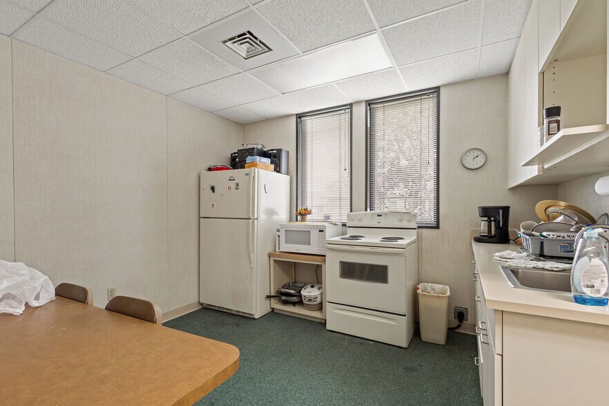 More Photos Of 2559 37th Ave, Columbus Medical For Sale