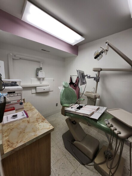 More Photos Of 920 Lawn Ave, Sellersville Medical For Sale