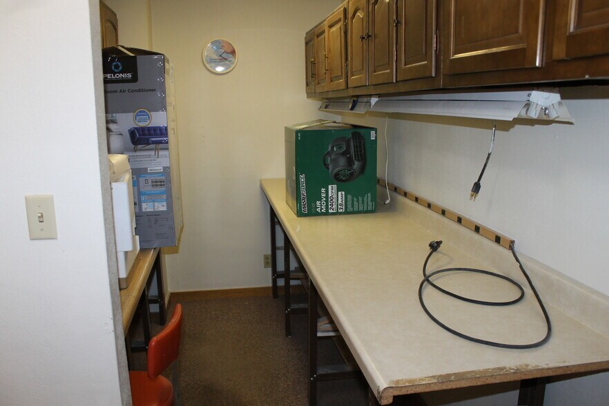More Photos Of 129 E Locust St, Dekalb Office For Sale