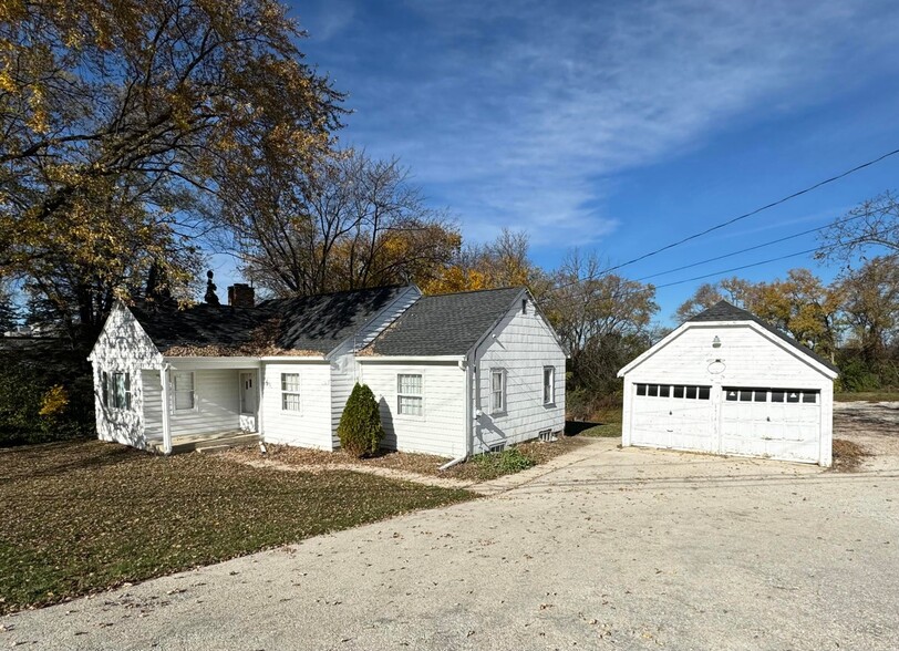 Primary Photo Of 1806 E Main St, Waukesha Office For Sale