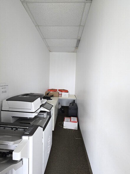 More Photos Of 2700-2760 Boul Daniel-Johnson, Laval Warehouse For Lease