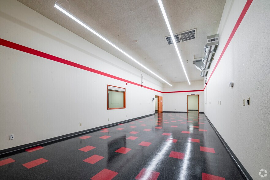 More Photos Of 481 California St, Grants Pass Industrial For Sale