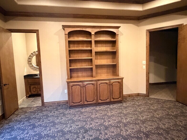 More Photos Of 908 SW 107th St, Oklahoma City Medical For Lease