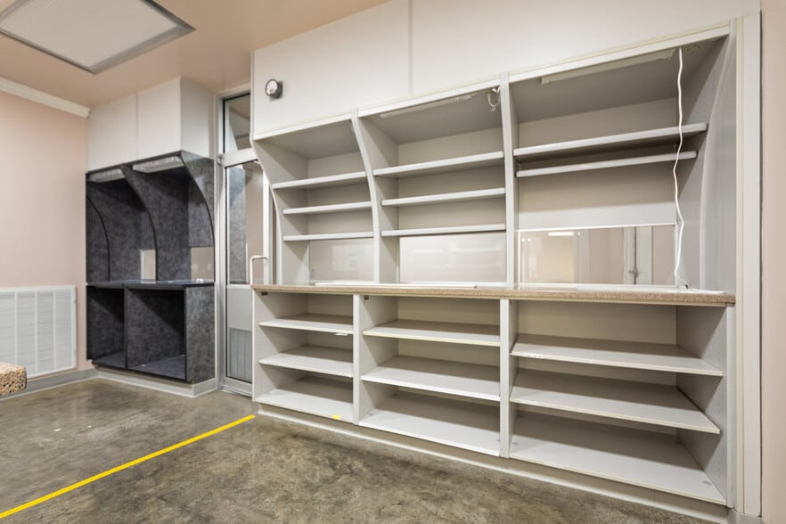 More Photos Of 106 Abigayles Row, Scott Warehouse For Sale