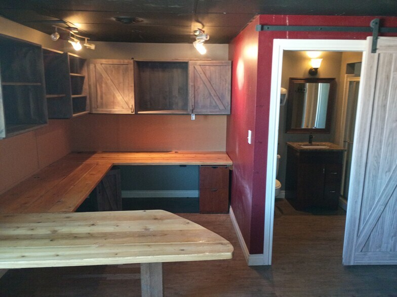 More Photos Of 5740 Logan St, Denver Warehouse For Lease