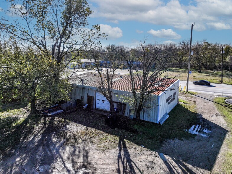 More Photos Of 719 E Moore Ave, Terrell Warehouse For Sale