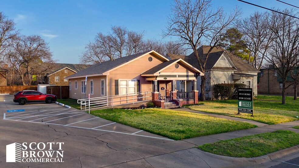 Primary Photo Of 934 N Locust St, Denton Office For Lease