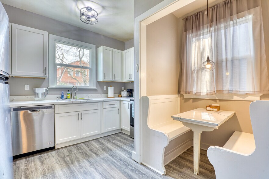 More Photos Of 1417 NE 55th St, Seattle Apartments For Sale