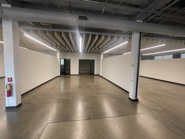 Primary Photo Of 1621 W Carroll Ave, Chicago Manufacturing For Lease