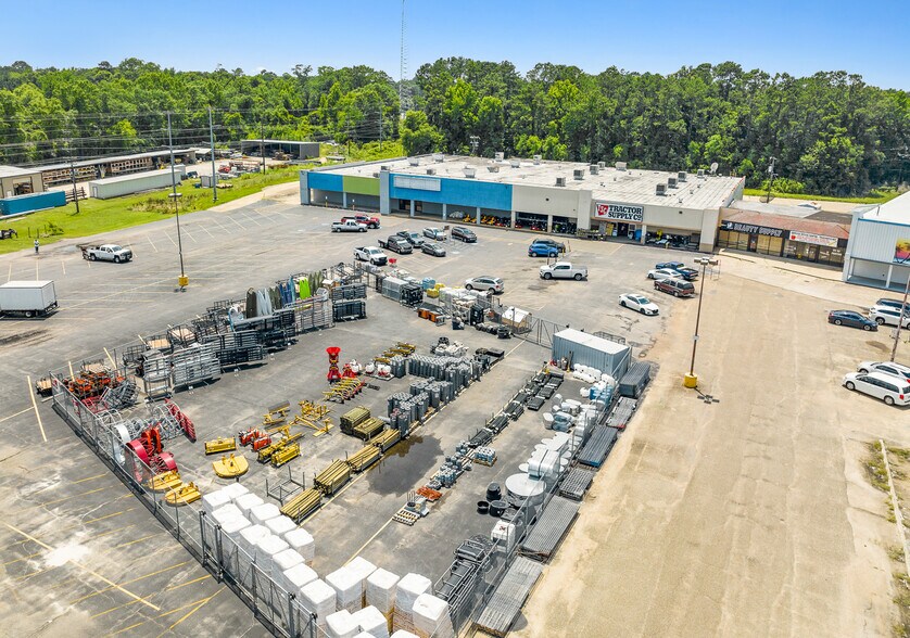 More Photos Of 723-739 Highway 165 S, Oakdale Freestanding For Sale