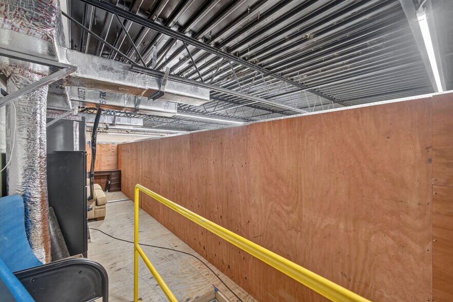 More Photos Of 1334 S Killian Dr, Lake Park Warehouse For Sale