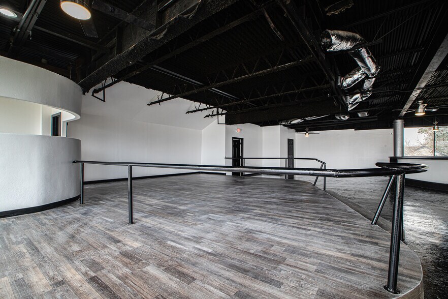 More Photos Of 802 Crosstimbers, Houston General Retail For Sale