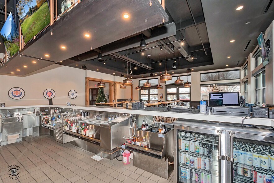 More Photos Of 140 Washington Sq, Washington General Retail For Sale