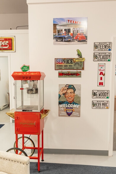 More Photos Of 24 Industrial Park Rd, Saco Warehouse For Sale