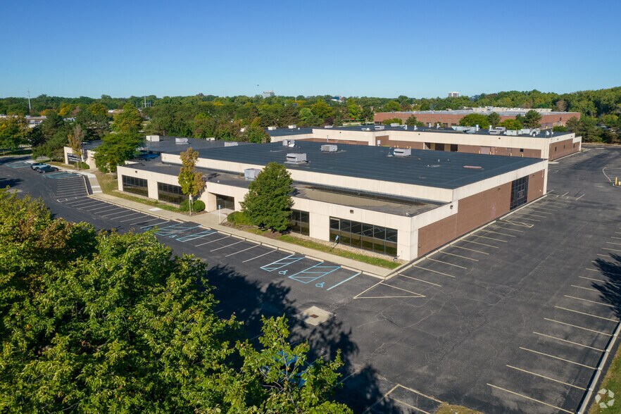 More Photos Of 15000 N Commerce Dr, Dearborn Warehouse For Lease